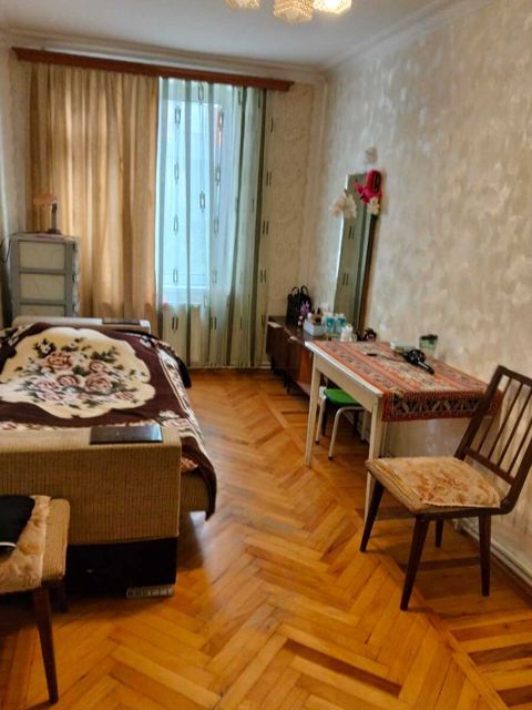 Satılır 3 otaqlı köhnə tikili 71 m² — Bakı