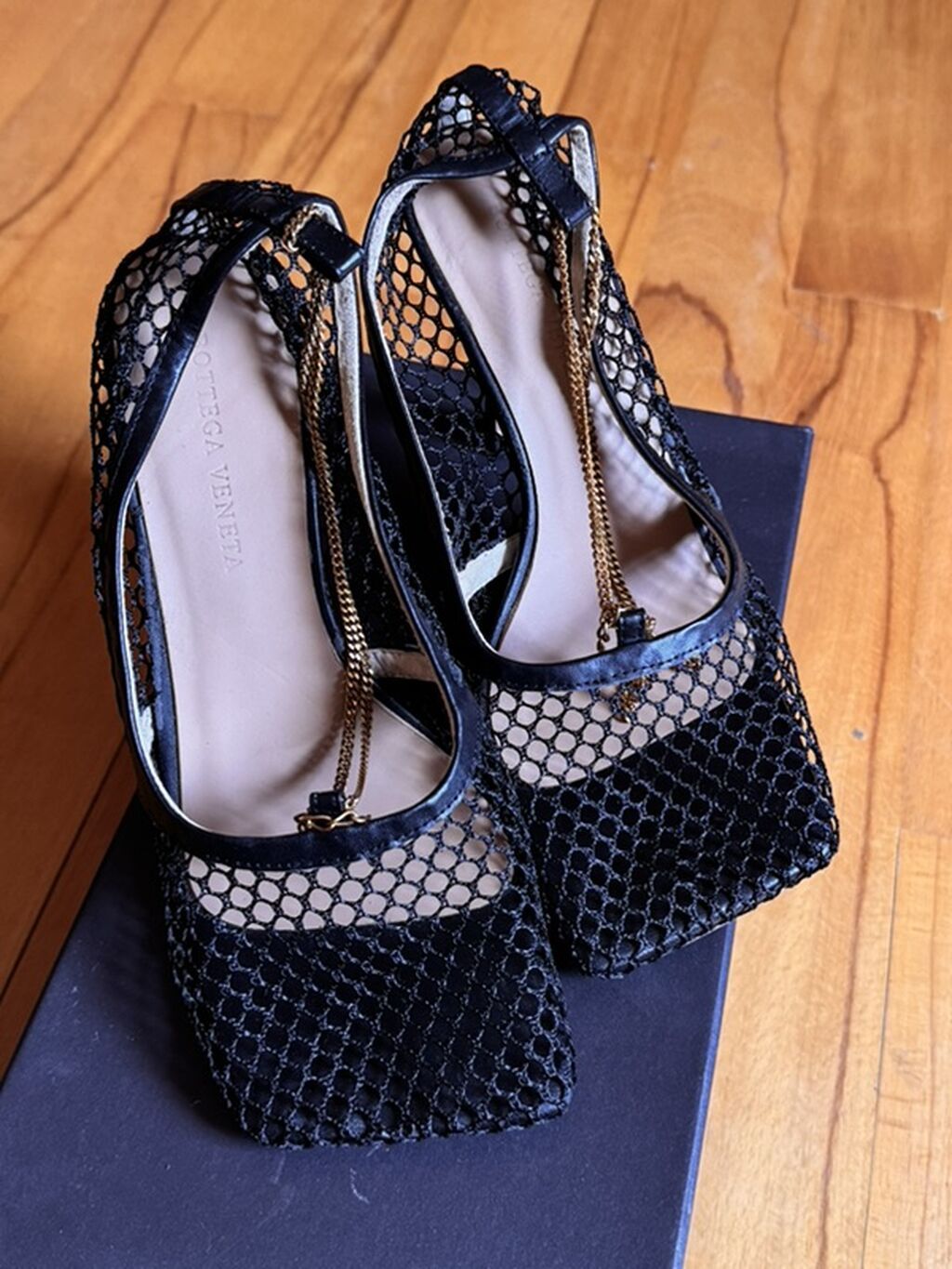 Bottega Veneta qadın baletləri – Mesh/tor dizaynlı, kvadrat burunlu — Şəxsi əşyalar, Saray (2)