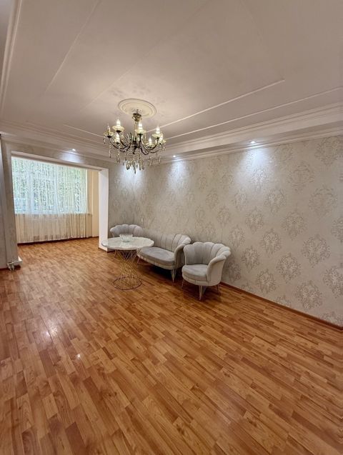 Satılır 2 otaqlı köhnə tikili 60 m² — Bakı