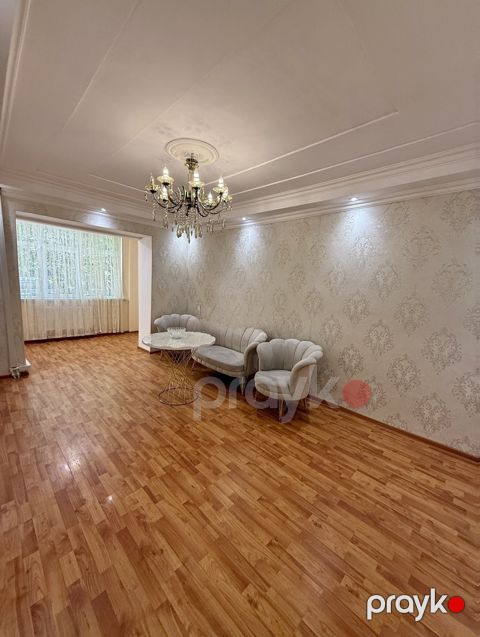 Satılır 2 otaqlı köhnə tikili 60 m²