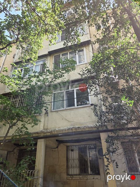 Satılır 4 otaqlı köhnə tikili 85 m²