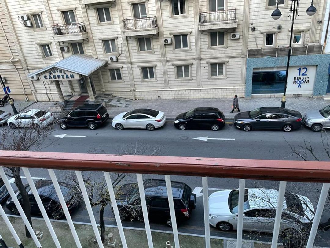 İcarəyə verilir 3 otaqlı köhnə tikili 80 m² — Mənzil, Bakı