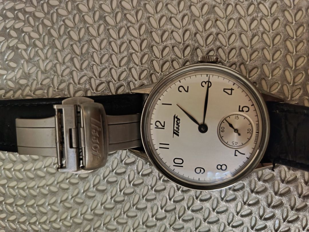 Tissot qol saatı — Şəxsi əşyalar, Bakı