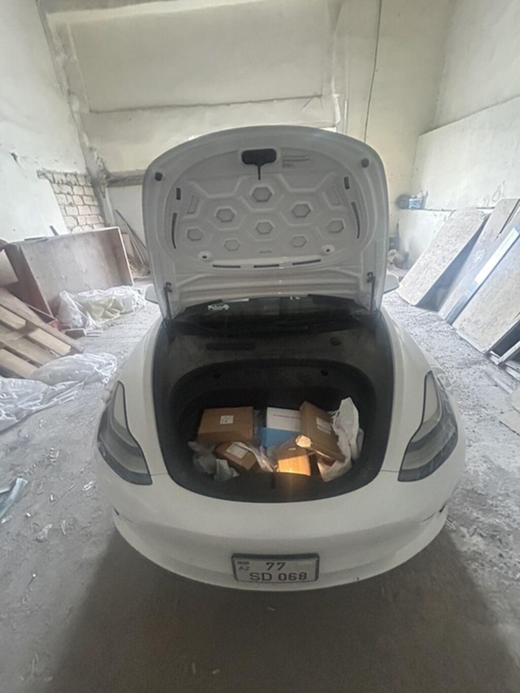 Tesla Model 3, ağ mirvari rəng, elektrik sedan. Amerikadan yüngül — Avtomobillər, Masazır (8)