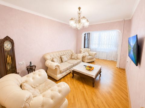 Satılır 4 otaqlı köhnə tikili 110 m² — Bakı
