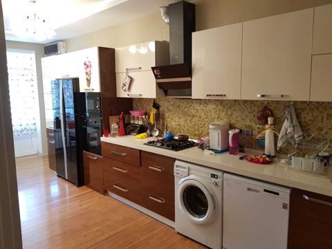 Satılır 4 otaqlı yeni tikili 180.5 m² — Bakı