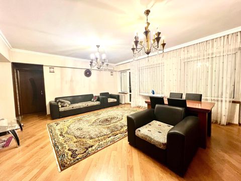 Satılır 4 otaqlı köhnə tikili 126 m² — Bakı