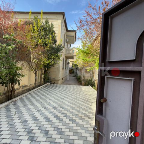 Satılır 9 otaqlı həyət evi/bağ evi 320 m²
