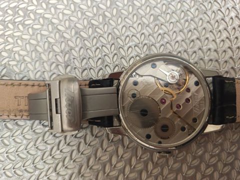 Tissot mexaniki qol saatı Orijinal Tissot sənədləri ilə. Başı çıxan — Qobu