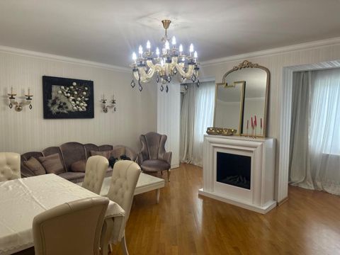 Satılır 4 otaqlı köhnə tikili 110 m² — Bakı