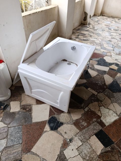 Vanna əla vəziyyətdədir,sinigi,çati yoxdur,ölçü 120,qiy 85 münvan — Digah
