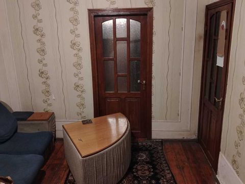 İcarəyə verilir 2 otaqlı köhnə tikili 90 m² — Bakı