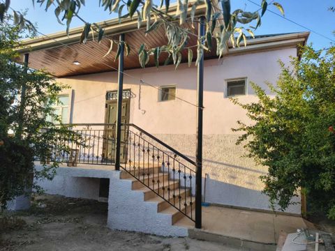 Satılır 3 otaqlı həyət evi/bağ evi 100 m² — Bakı