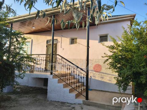 Satılır 3 otaqlı həyət evi/bağ evi 100 m²