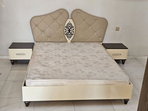 *Taxt ve 2 eded tumba* Qıymet - 205 azn *Catdırlma pulsuz* — Saray