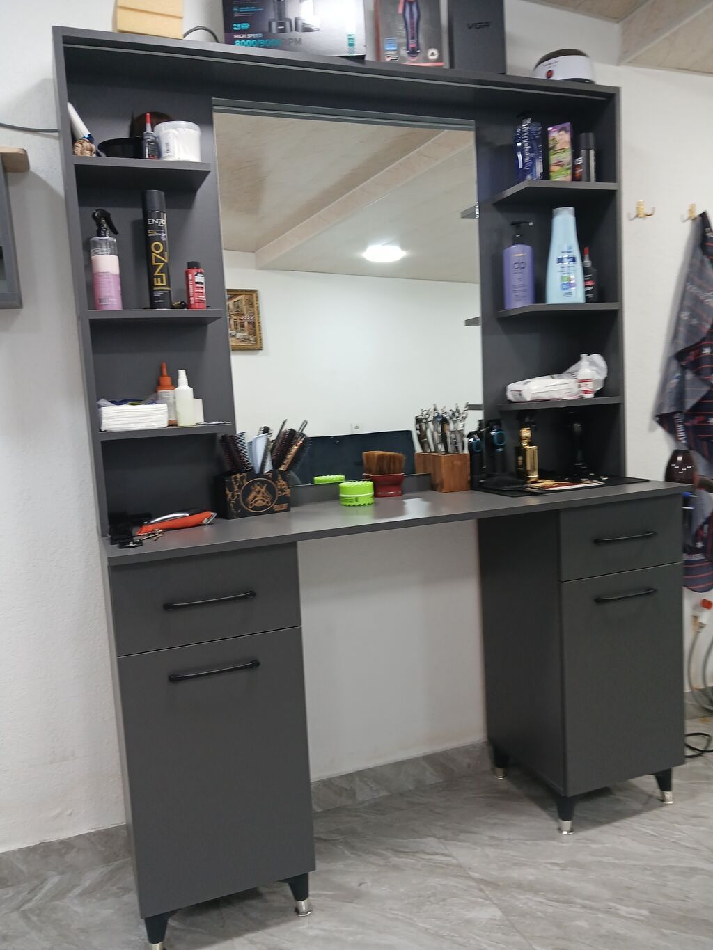 Bərbər mebeli dəsti - Geniş güzgülü iş stansiyası: iki tərəfli şkaf — Mebel, Bakı (2)