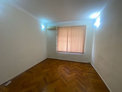 Satılır 3 otaqlı köhnə tikili 105 m² — Bakı