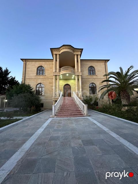Satılır 10 otaqlı həyət evi/bağ evi 850 m²