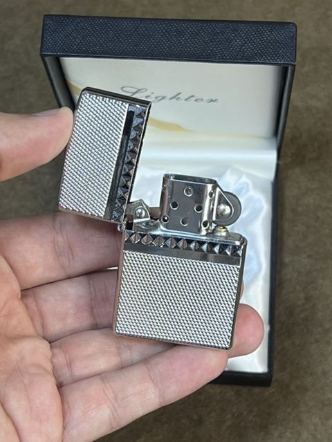 Zippo qapaqlı benzin alışqan - Korpus: metal, gümüşü rəng, hər iki — Bakı