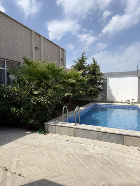 Satılır 4 otaqlı həyət evi/bağ evi 130 m² — Bakı