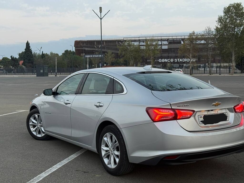 Chevrolet Malibu – gümüş rəngli, geniş və komfortlu sedan — Avto, Gəncə (3)