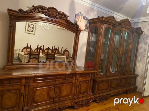 Klassik üslubda mebel dəsti. Tərkibi: - Temiz qoz ağacındandi -Heç