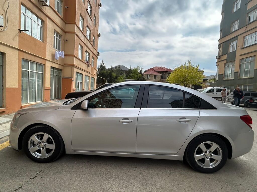 Chevrolet Cruze sedan – gümüşü rəng İli 2015 ideal veziyyetde mator — Avtomobillər, Xırdalan (5)