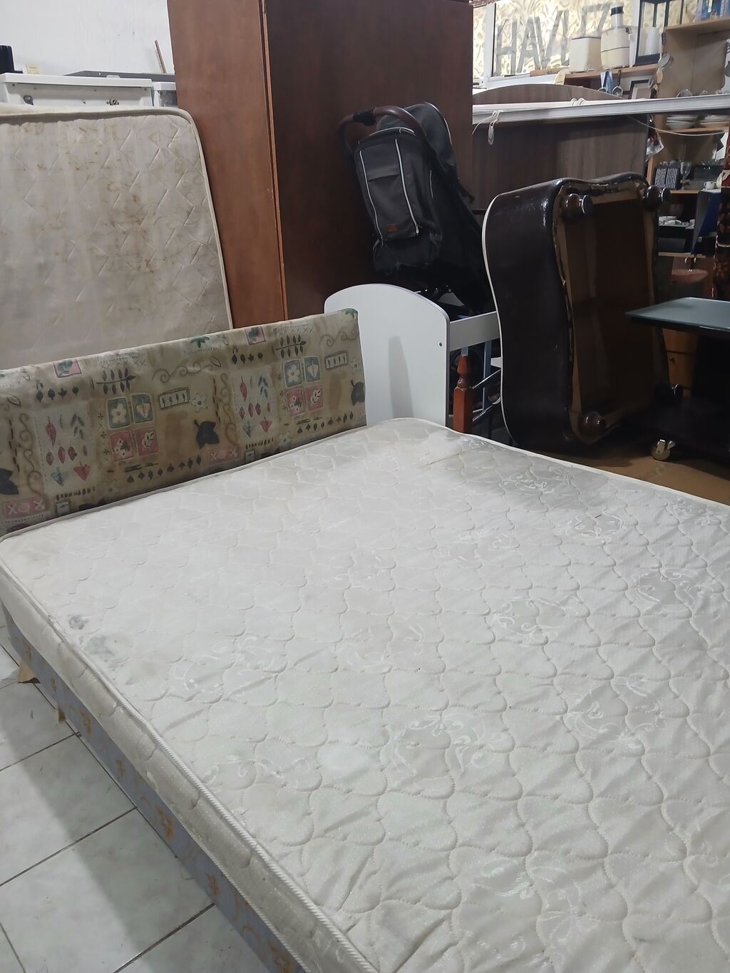 İki nəfərlik çarpayı və döşək dəsti - Ölçü: təxmini 140–160 sm en — Mebel, Digah
