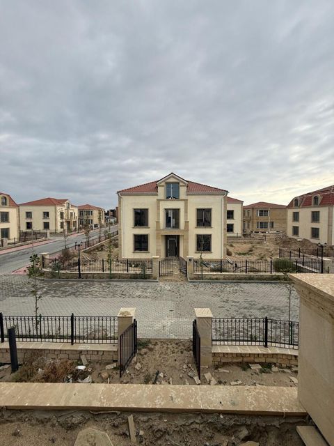 Satılır 8 otaqlı həyət evi/bağ evi 345 m² — Bakı