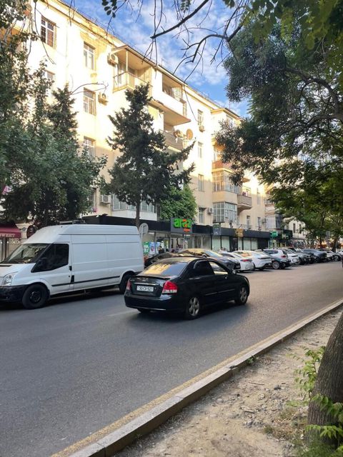 Satılır 3 otaqlı köhnə tikili 80 m² — Bakı