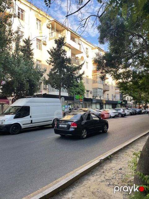 Satılır 3 otaqlı köhnə tikili 80 m²