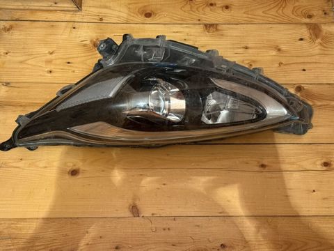 Toyota Aqua 2018 model sol tərəf full led faradı qaşlı satılır — Bakı