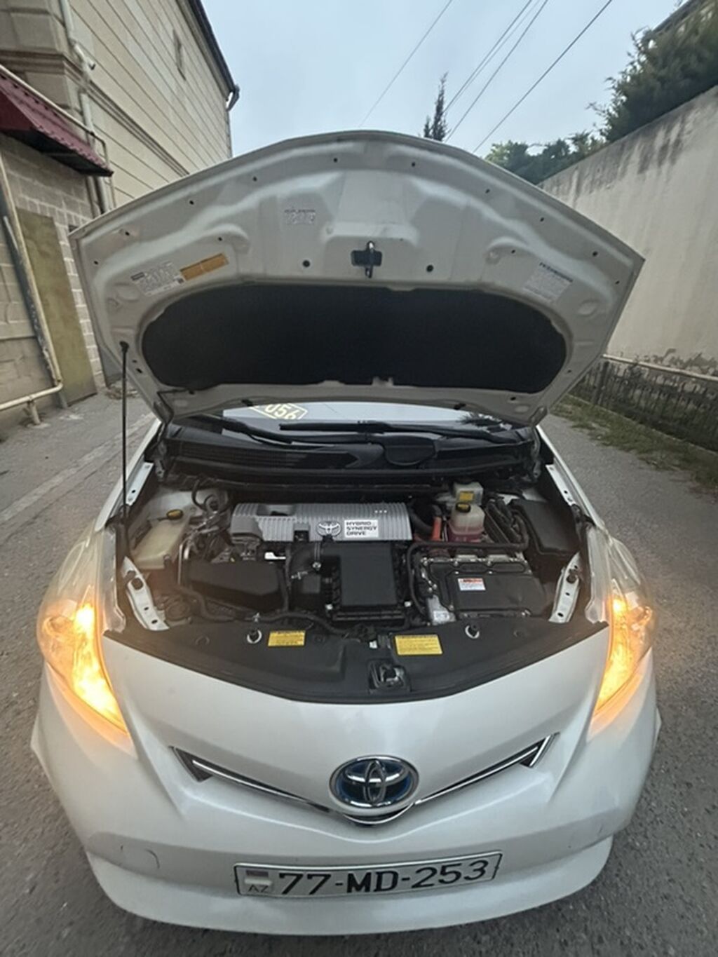 Toyota Prius: 1.8 l 2014 il Universal — Avto, Bakı (9)
