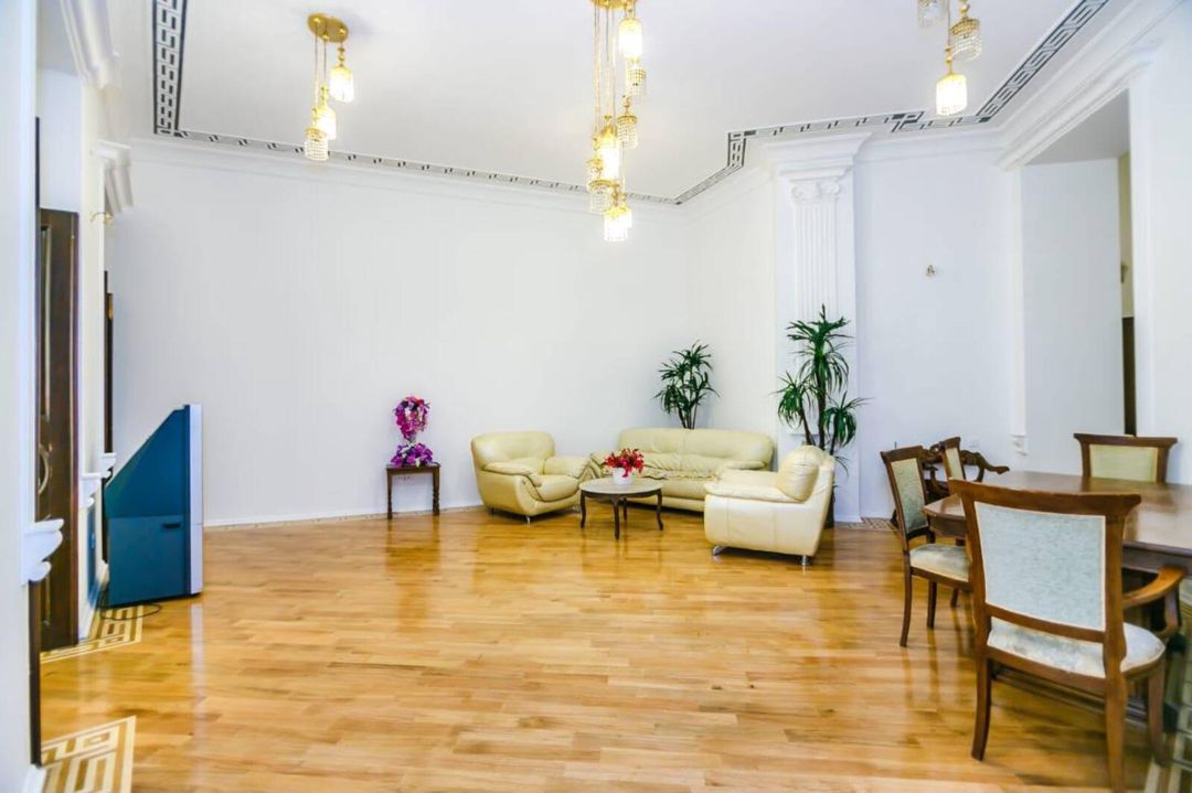Satılır 4 otaqlı köhnə tikili 130 m² — Mənzil, Bakı (2)