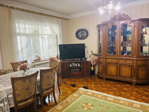 Satılır 5 otaqlı köhnə tikili 110 m² — Bakı