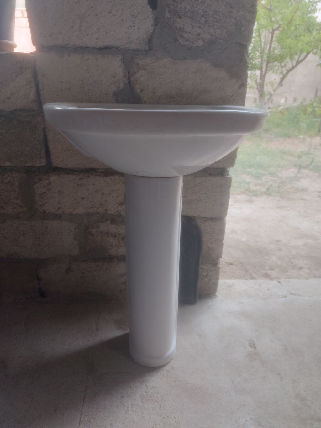 Seramik ayaqlı əl-üz yuma lavabosu - Rəng: ağ - Model: pedestallı — Santexnika, Sumqayıt (3)