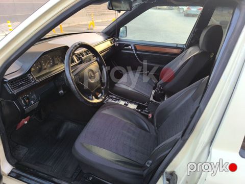 Mercedes-Benz E 250: 2.5 l 1994 il Sedan