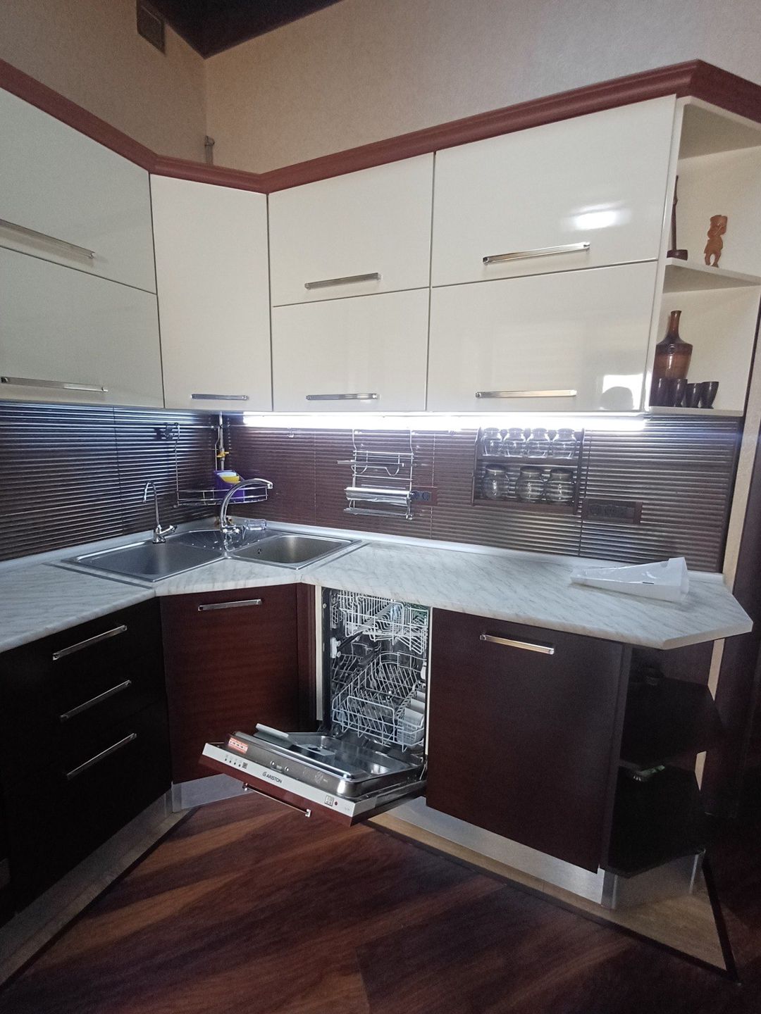 İcarəyə verilir 2 otaqlı köhnə tikili 85 m² — Mənzil, Bakı (7)