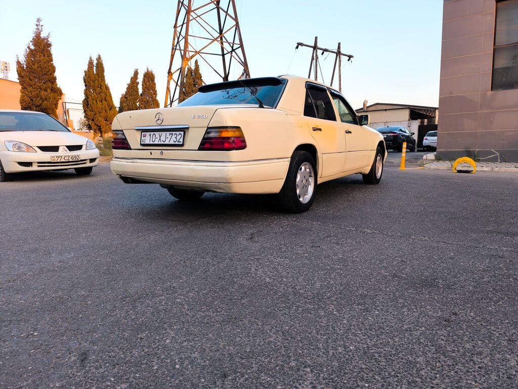 Mercedes-Benz E 250: 2.5 l 1994 il Sedan — Avto, Bakı (9)