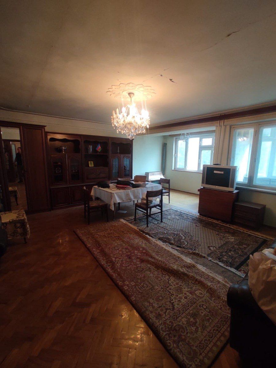Satılır 4 otaqlı köhnə tikili 110 m² — Mənzil, Bakı (2)