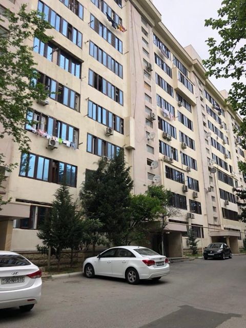 Satılır 2 otaqlı köhnə tikili 65 m² — Bakı