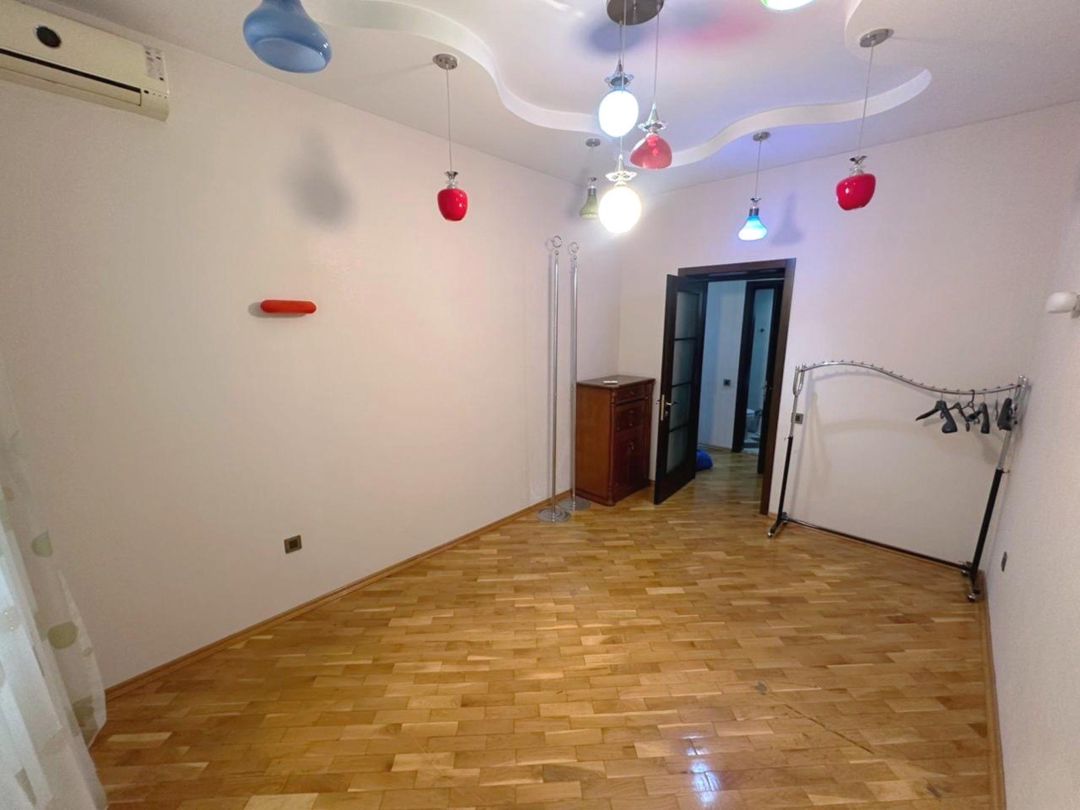 İcarəyə verilir 3 otaqlı köhnə tikili 140 m² — Mənzil, Bakı (4)