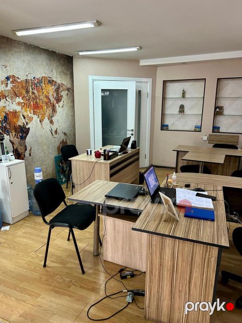 Ofis icarəyə verilir, Gənclik m