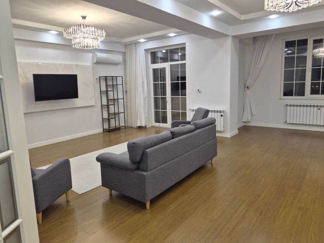 İcarəyə verilir 4 otaqlı yeni tikili 213 m² — Mənzil, Bakı (2)
