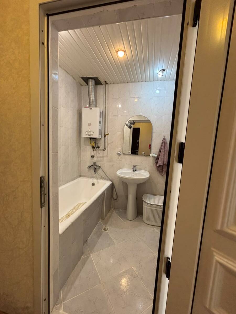 Satılır 2 otaqlı köhnə tikili 65 m² — Mənzil, Bakı (8)