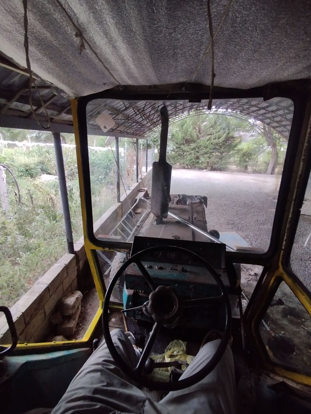 Kənd təsərrüfatı üçün universal təkərli traktor. - Kabinli, panoram — Traktorlar, Masallı (4)