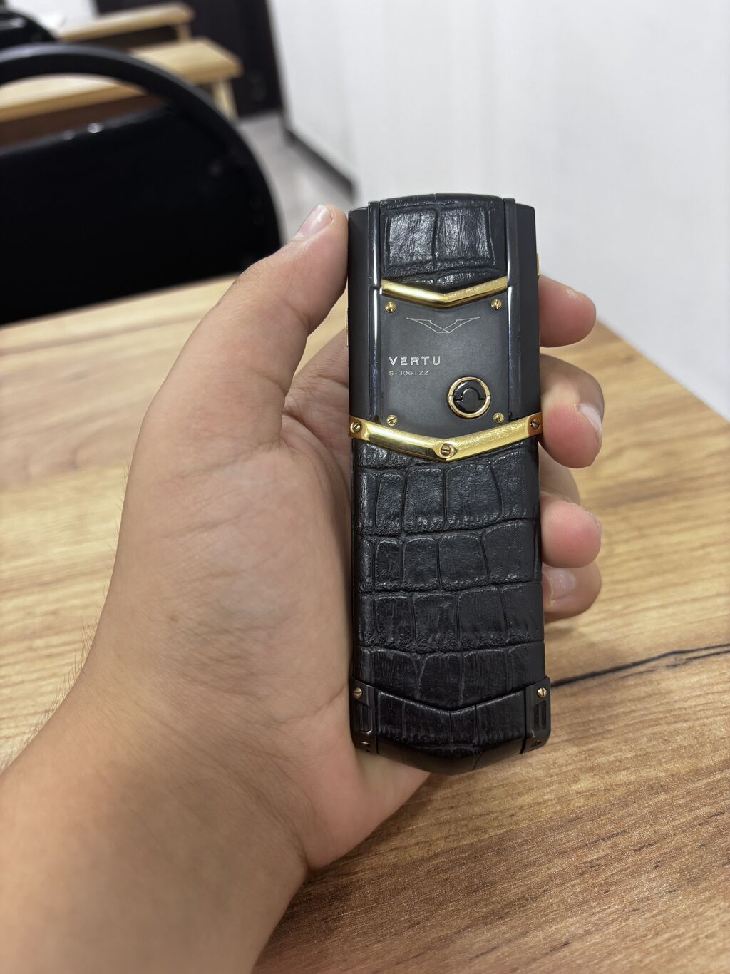 Vertu 2 GB Memory Capacity, rəng - Qara, Düyməli — Vertu, Masazır (5)