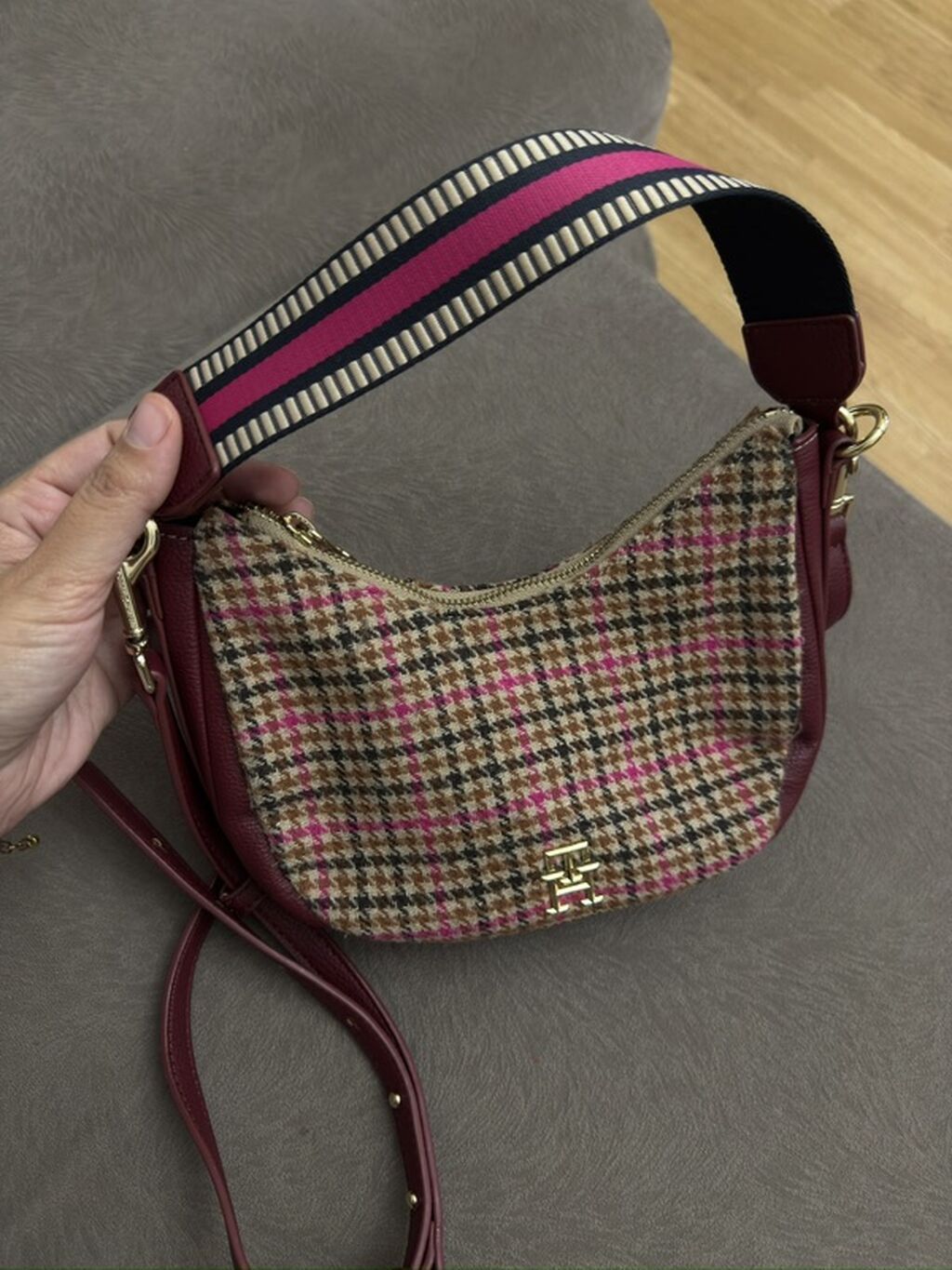 Tommy Hilfiger marka çanta yaxşı vəziyyətdədir çox az istifadə olunub — Çantalar, Bakı (2)