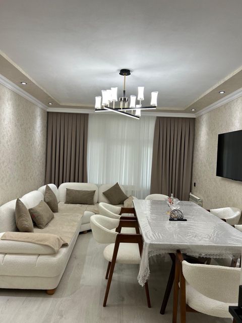 Satılır 4 otaqlı köhnə tikili 90 m² — Bakı