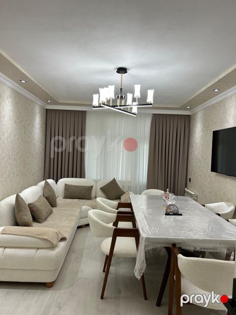 Satılır 4 otaqlı köhnə tikili 90 m²